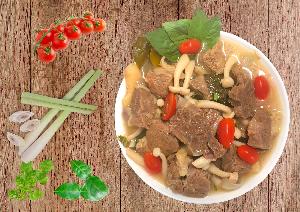 Tom yam au boeuf au shimeji
